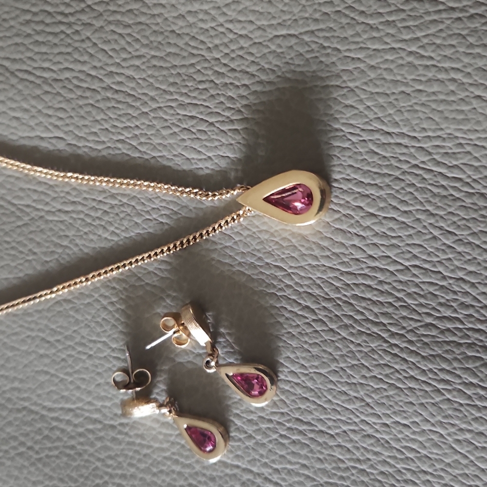 Vintage Avon Teardrop Necklace & Earrings Set With Pink Stones